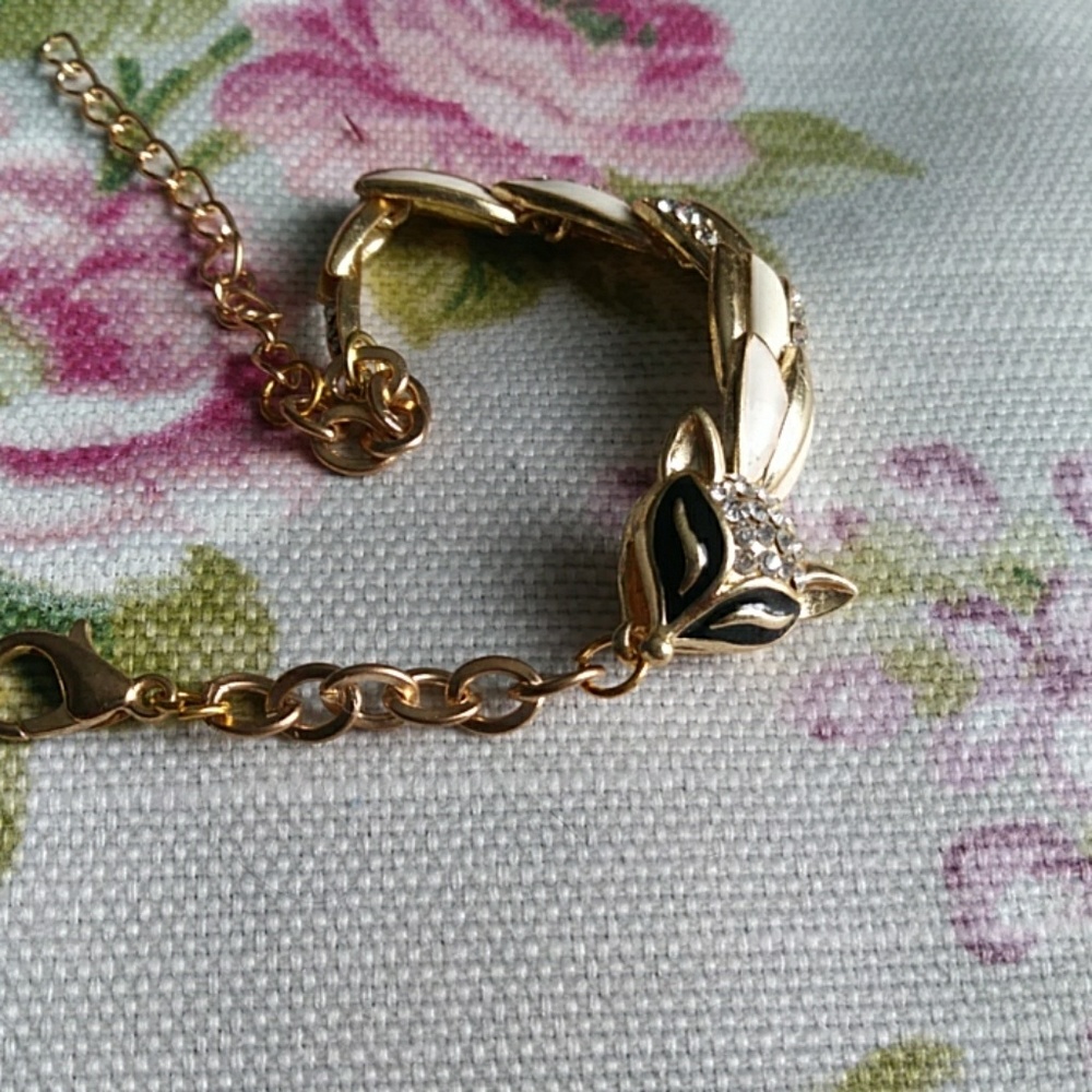 Fashionable crystal fox bracelet 14k gold